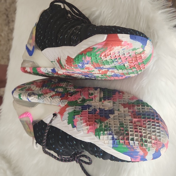 NIKE LEBRON 18 SNEAKERS - Picture 9 of 10